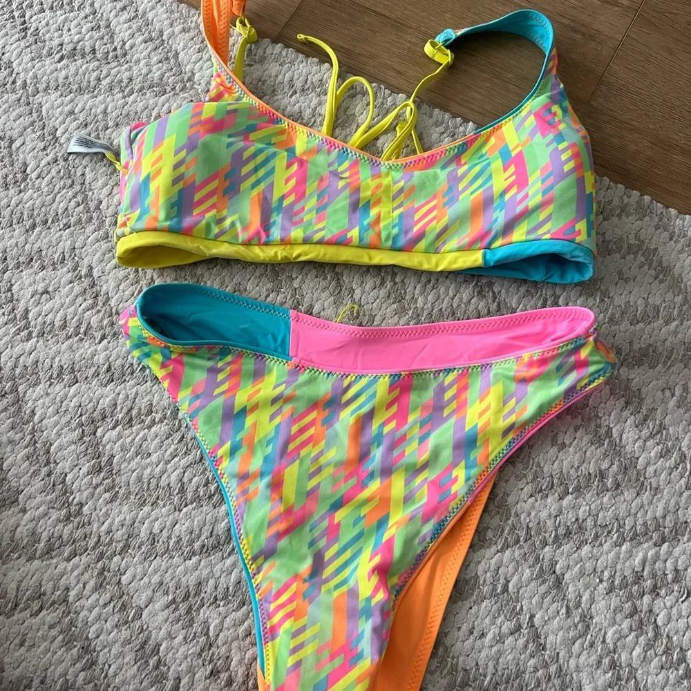 Reversible Colorblock Bikini Set - Picture 2 of 3